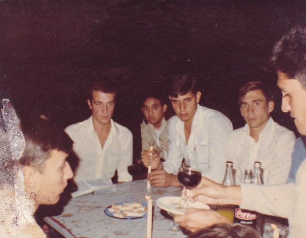 Foto 03: Lugar: Campo de juego. Conmemoraci�n a�o 1981:. 4642: GALLIENI, Abel Ricardo, 1961; 4569: OLMEDO, Daniel Eduardo, 1961; 4244: LEDESMA, Marcos, 1959; 4571: VIRGA, Oscar Alberto, 1961; RAD, Osmar; 4645: GIL, David Ra�l, 1961; �G�mez?